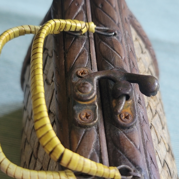 Vintage Small Woven Wood Purse - Picture 6 of 9
